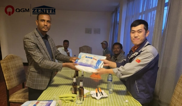 Noua linie de producție a mașinilor de fabricare a blocurilor QGM QT6 finalizată în Nekemte pentru reconstrucția postbelică.