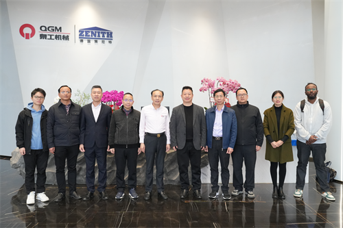 Școlile și întreprinderile se unesc pentru a crea viitorul | Vicepreședintele Colegiului de inginerie a informațiilor Quanzhou a vizitat Quangong Co., Ltd. pentru a explora noi căi pentru integrarea industriei, a mediului academic și a cercetării