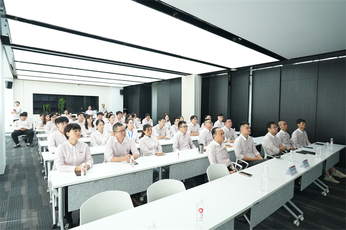 QGM: Privind împreună parada militară și adunând forțele pentru progres