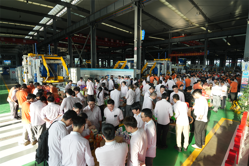 Luna plină aduce bucurie și entuziasm, iar „pariul” creează entuziasm! Petrecerea cu zarurile purtătoare de prăjituri a Festivalului de la mijlocul toamnei la Quangong Machinery s-a încheiat cu căldură