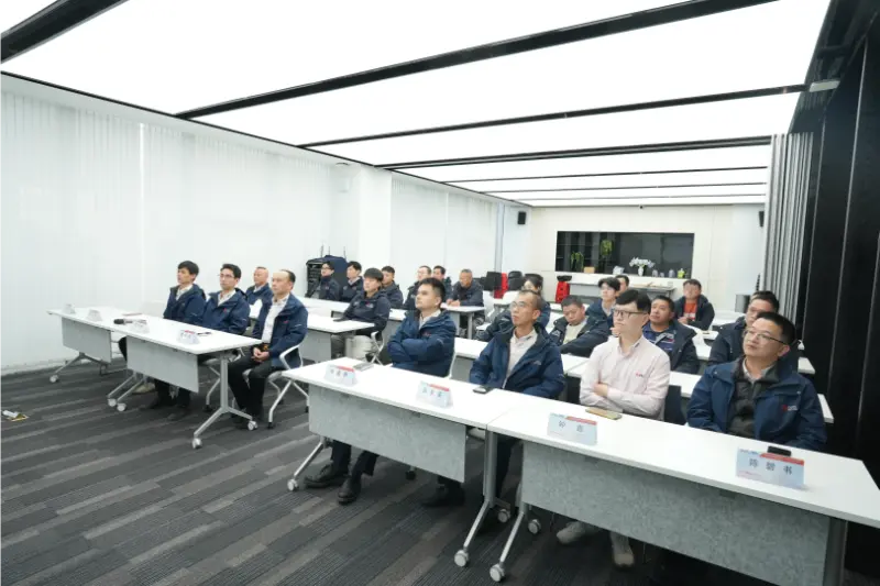 Reuniunea de mobilizare pentru proiectul de fabricare a cărămizilor de peste mări al Quangong Machinery Co., Ltd. sa încheiat cu succes.