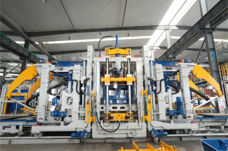 Quangong Machinery Co., Ltd. ZN2000-2 Mașină de turnat bloc: Performanța de bază permite o nouă actualizare în fabricarea inteligentă a cărămizilor