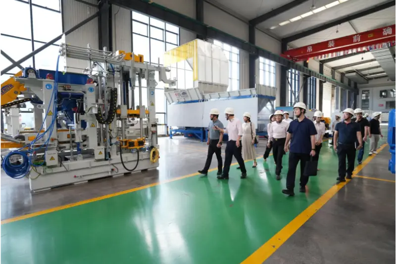Oficiali ai Departamentului Provincial de Industrie și Tehnologia Informației Fujian vizitează Quangong Machinery Co., Ltd. pentru inspecție și îndrumare